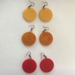 Vintage marbleized Bakelite earrings!